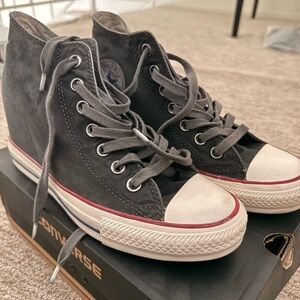 Converse High-Top Vintage Distressed Sneakers in Gray and White Size 8